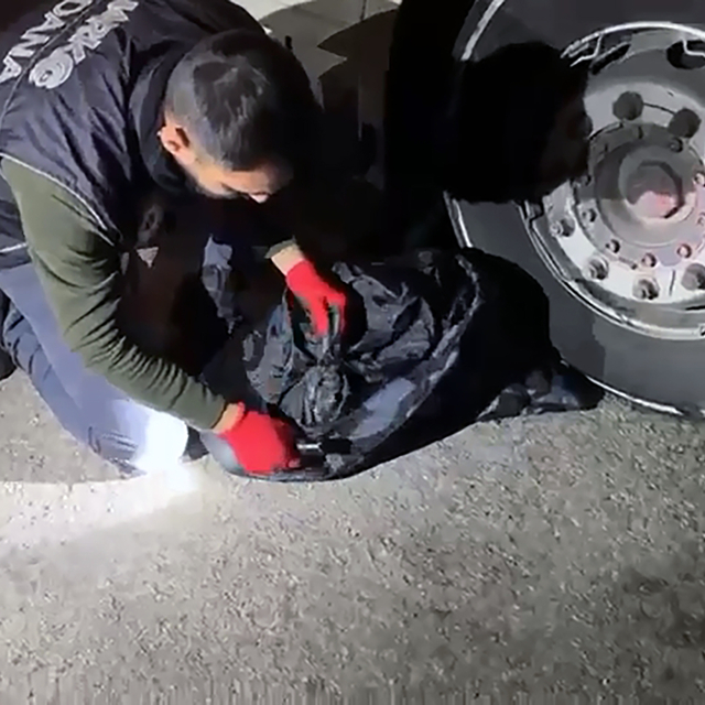 TIR'daki montun cebinde 516 gram kokain ele geçirildi, 2 tutuklama