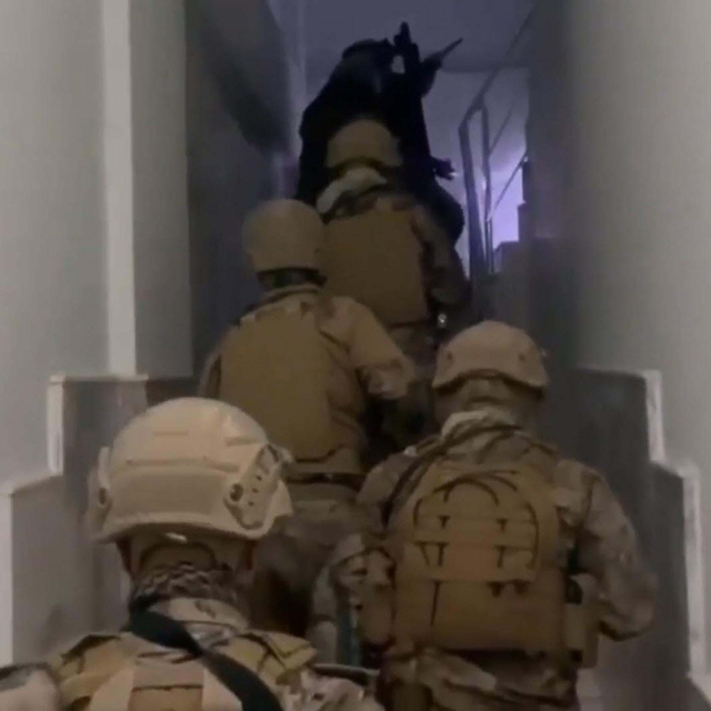 İzmir'de FETÖ operasyonu: 9 gözaltı