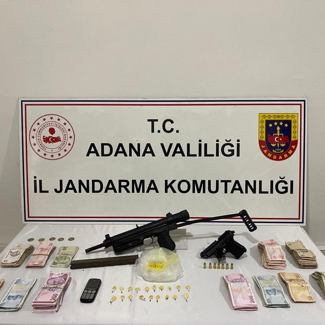 Adana'da uyuşturucu ham maddesi ve 2 tabanca ele geçirildi