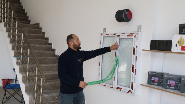 Çankırı'da bir firma çok katlı binalardan acil tahliye sistemi üzerinde çalışma yapıyor