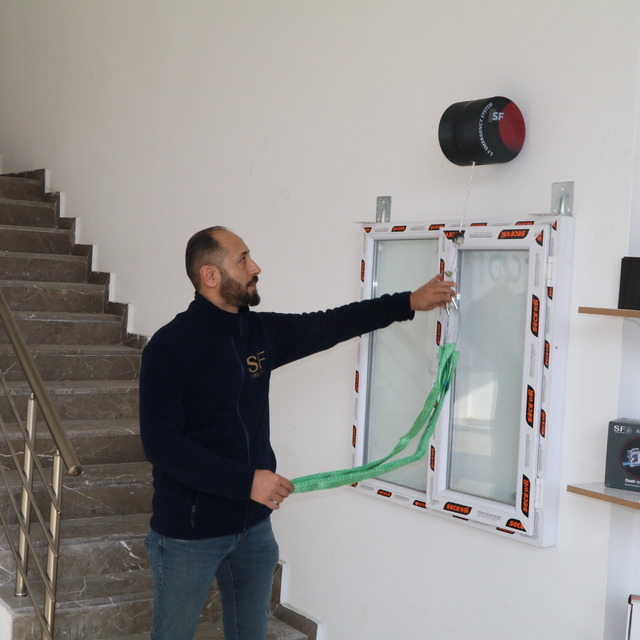 Çankırı'da bir firma çok katlı binalardan acil tahliye sistemi üzerinde çal...