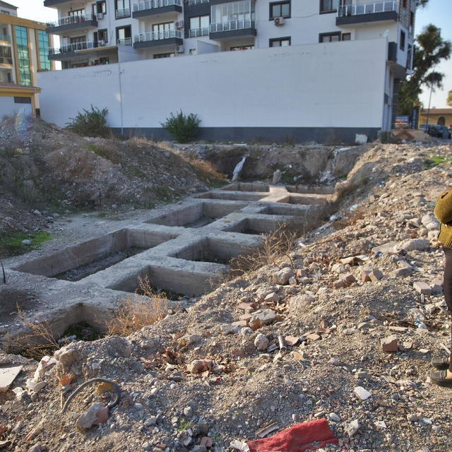 6 ŞUBAT DEPREMLERİNİN İKİNCİ YILI - Eşini ve komşularını kaybettiği sitenin...