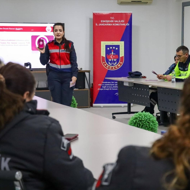 Eskişehir'de jandarma ekiplerince seminer düzenledi