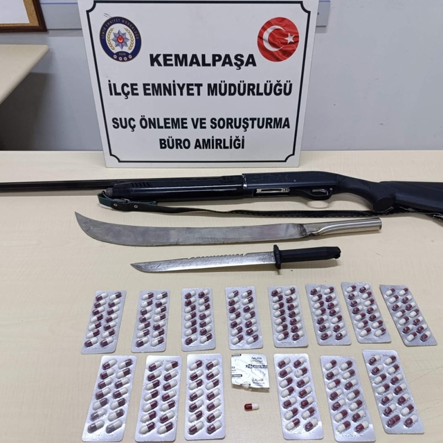 İzmir'de uyuşturucu operasyonunda 2 şüpheli tutuklandı