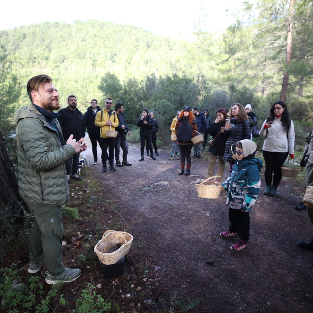 Önce "avcısı" ardından "uzmanı" olduğu mantarı Türkiye'yi gezerek tanıtıyor