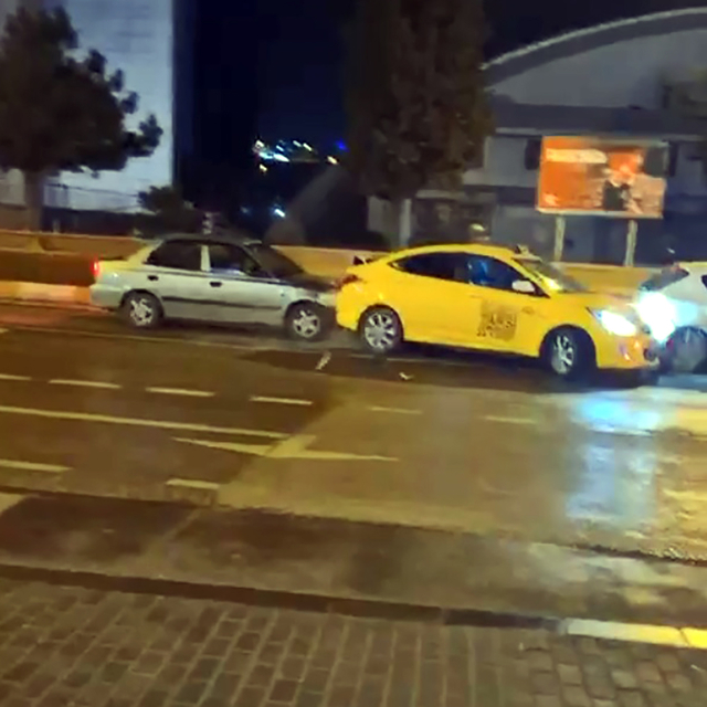 4 aracın karıştığı zincirleme kaza kamerada: 2 yaralı