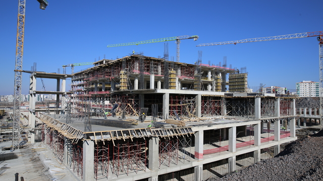 Diyarbakır İl Sağlık Müdürü Pamukçu, yapımı süren Şehir Hastanesinde incelemelerde bulundu