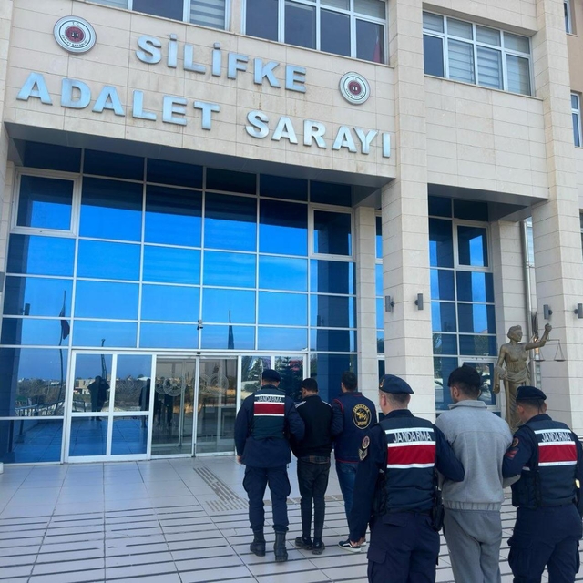 Mersin'de kablo çalarken yakalanan 2 şüpheli tutuklandı