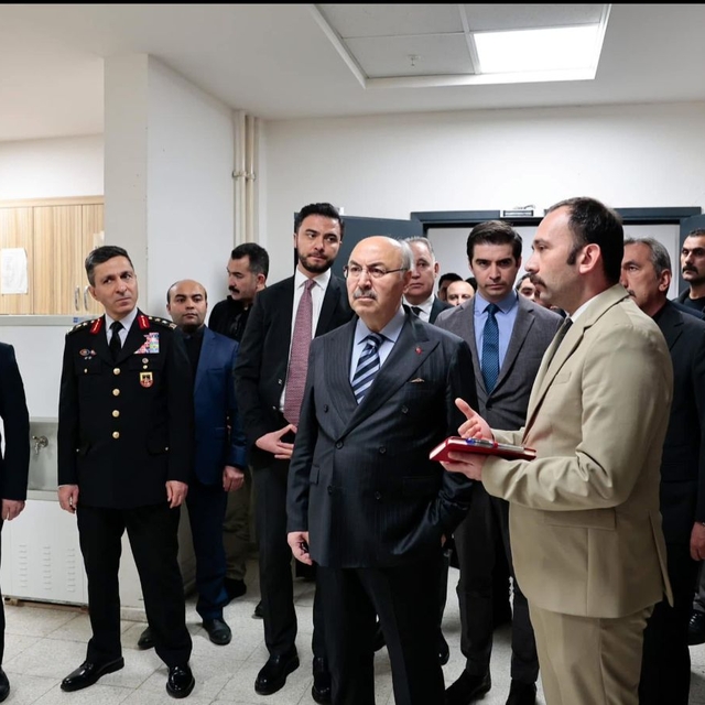 Vali Köşger'den İl Göç İdaresi Müdürlüğü Geri Gönderme Merkezie ziyaret