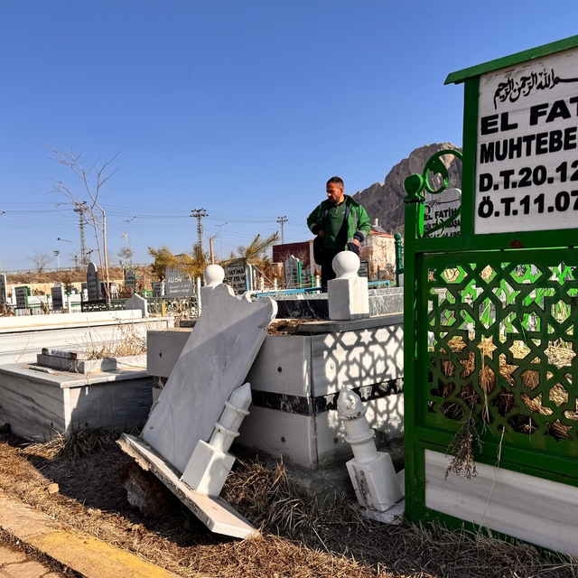 Van'da bazı mezarlar tahrip edildi