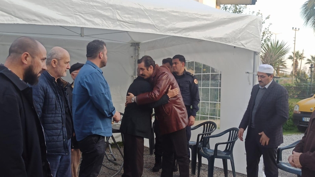 Kaymakam Topsakaloğlu'ndan Bolu'daki otel yangınında ölen ailenin yakınlarına ziyaret