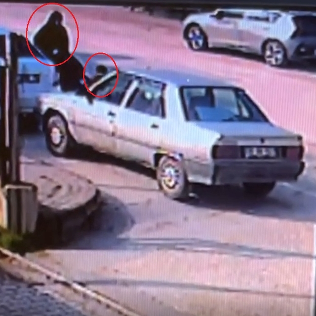 Motosikletin çarptığı 2 yaşındaki oğlunu kucaklayıp, sağlık ocağına koştu