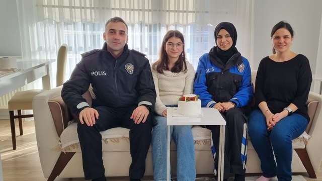 Amasya'da şehit kızına polisten doğum günü sürprizi