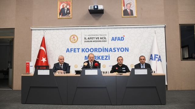 Kastamonu'da AFAD'a akredite olan arama kurtarma ekiplerine belgeleri ve armaları verildi