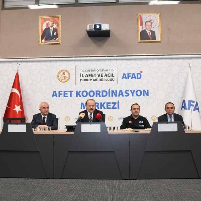 Kastamonu'da AFAD'a akredite olan arama kurtarma ekiplerine belgeleri ve ar...