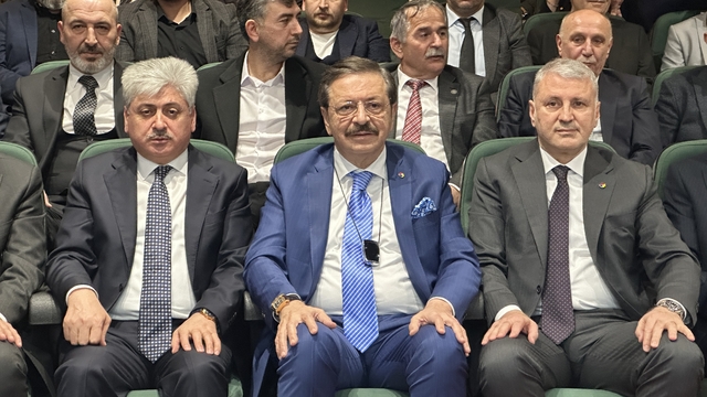 Sakarya'da ülke ekonomisine katkıda bulunan firmalar ve iş insanları ödüllendirildi