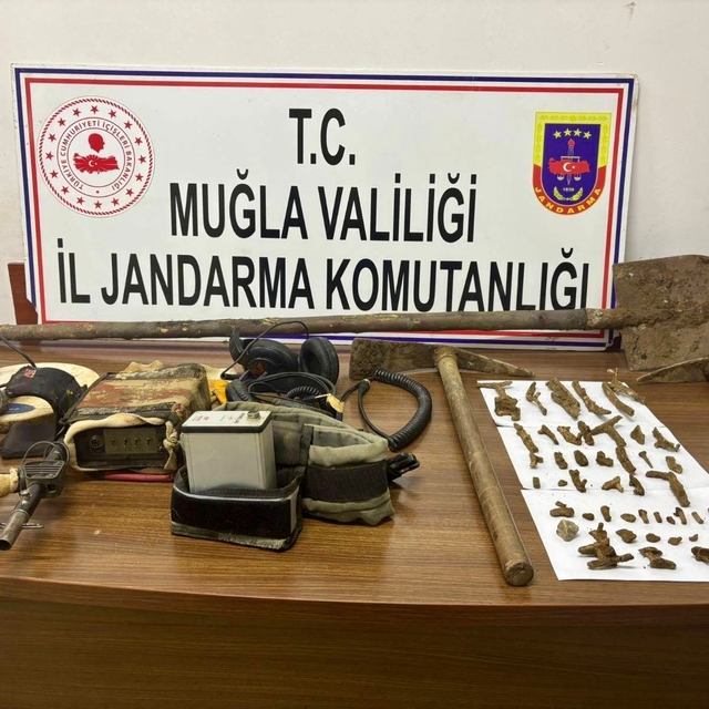 Muğla'da kaçak kazıya suçüstü: 4 gözaltı