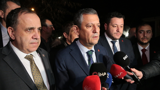CHP Genel Başkanı Özel, Kartalkaya'daki yangında yakınlarını kaybeden aileleri ziyaret etti: