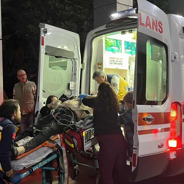 Anadolu Otoyolu'nda bariyerlere çarparak devrilen cipin sürücüsü öldü