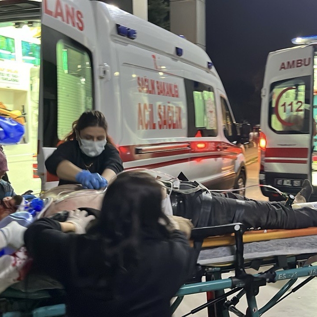 TEM'de bariyere çarpan cip devrildi; 1 ölü 1 yaralı