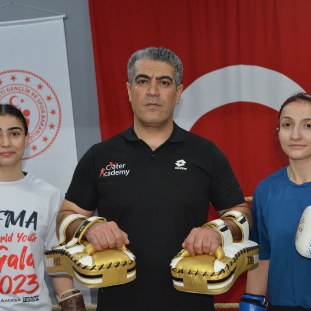 Muaythai ile kick boksta başarılarıyla öne çıkan kız kardeşlerin hedefi yen...