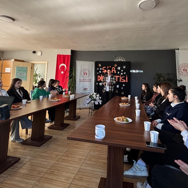 Salıpazarı'nda şiir dinletisi düzenlendi