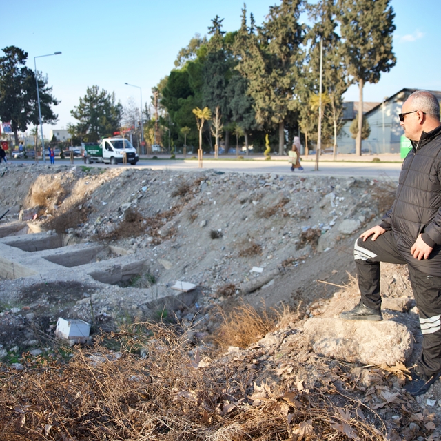 6 ŞUBAT DEPREMLERİNİN İKİNCİ YILI - Nöbette yakalandığı depremlerde eşi ve...
