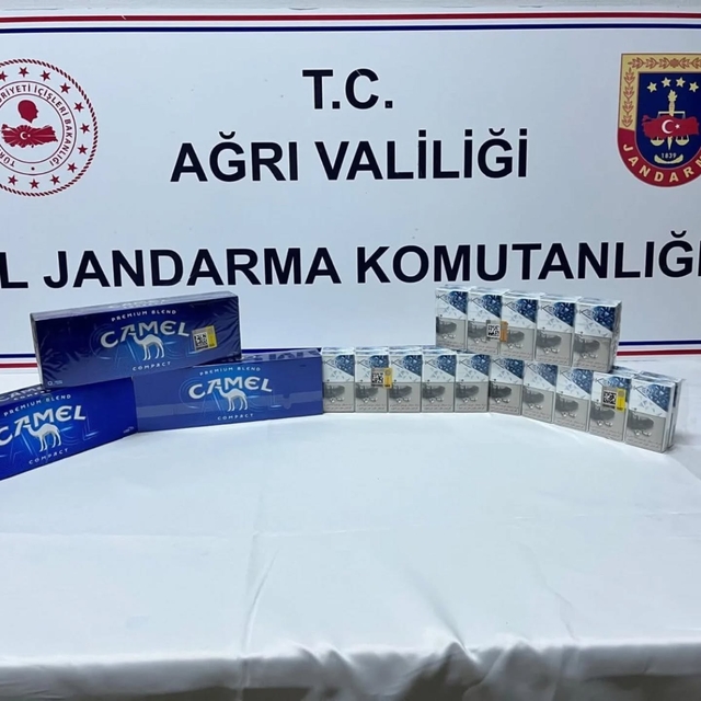 Ağrı'da yol kontrolünde kaçak sigarayla yakalanan 4 şüpheli gözaltına alınd...