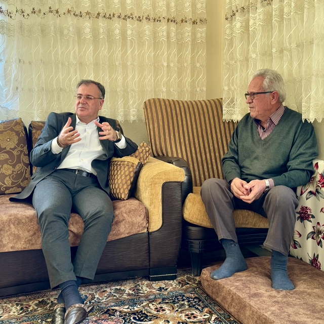 Başkan Özdoğan, ilçedeki vatandaşların evlerini ziyaret ediyor