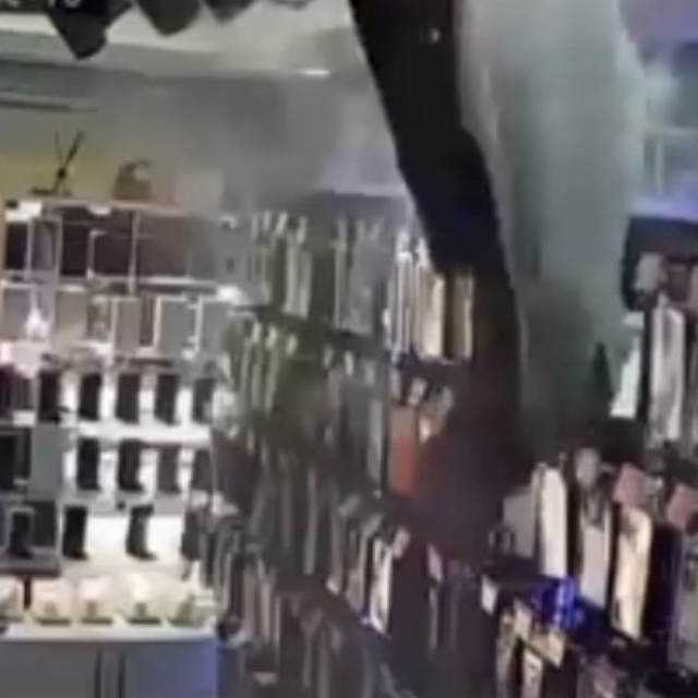 Bartın'da iş yerinin tavanı çöktü; o anlar kamerada