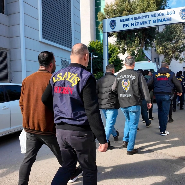 Mersin'de "sazan sarmalı" yöntemiyle dolandırıcılık yapan 7 zanlı tutukland...