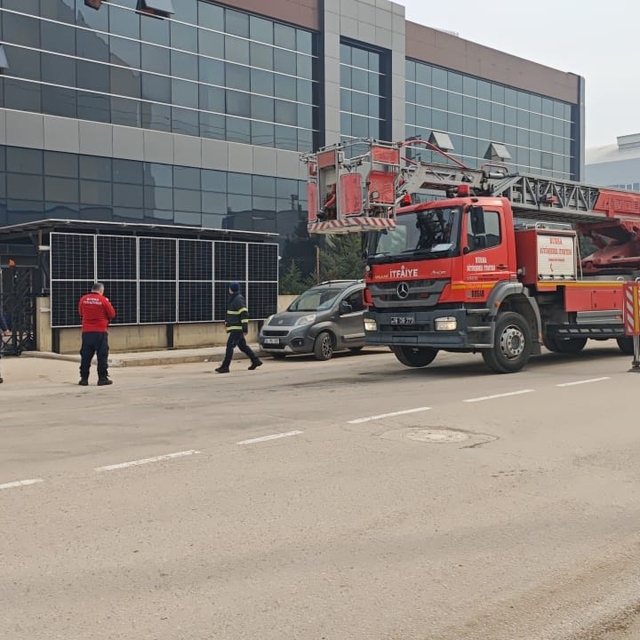 Bursa'da bir tekstil fabrikasında çıkan söndürüldü