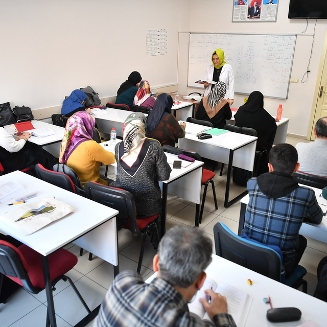 KAYMEK'in ücretsiz yabancı dil kursları ilgi görüyor