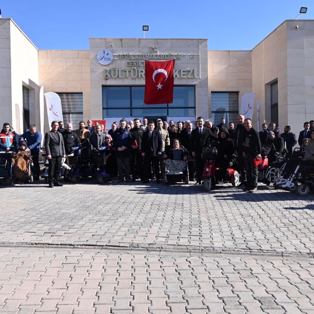 Mardin'de engellilere 49 tekerlekli sandalye dağıtıldı