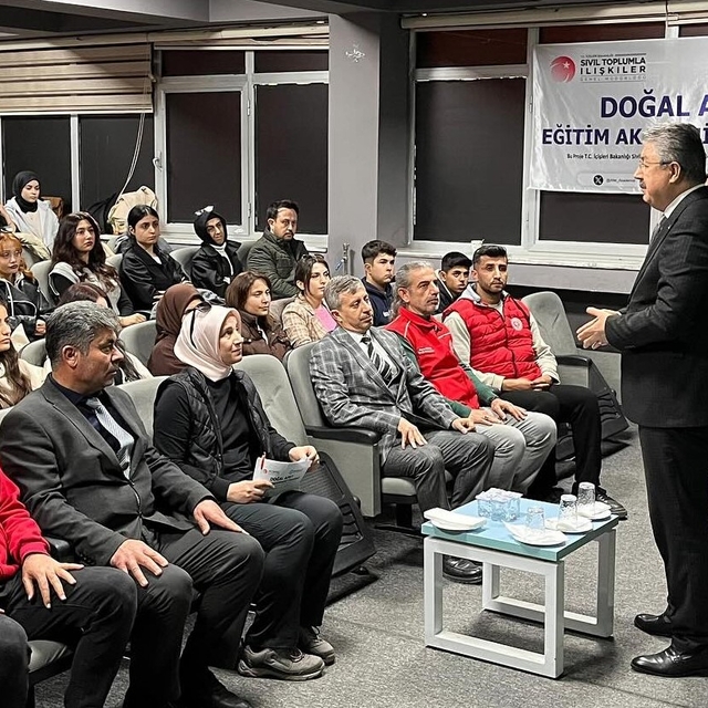 Osmaniye Gençlik Merkezi'nde afetlere hazırlık eğitimi verildi