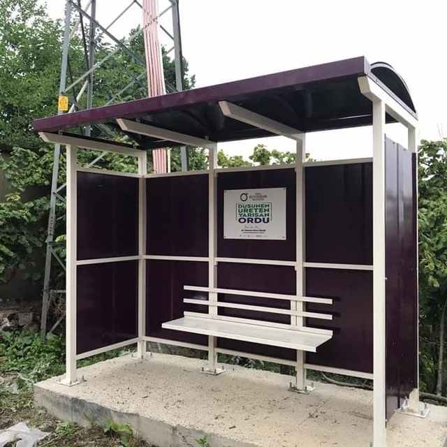 Ordu'da hükümlülerin ürettiği durakların montajı yapıldı