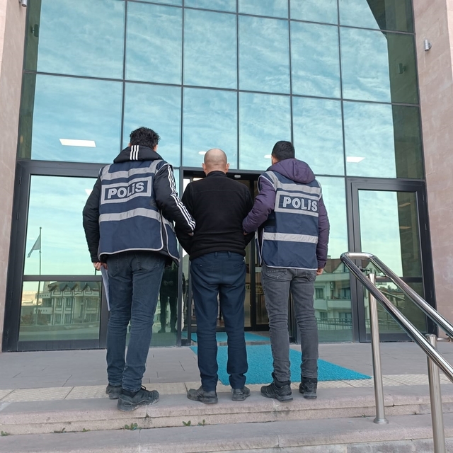 Eşini baltayla ağır yaralayan şüpheli tutuklandı (2)