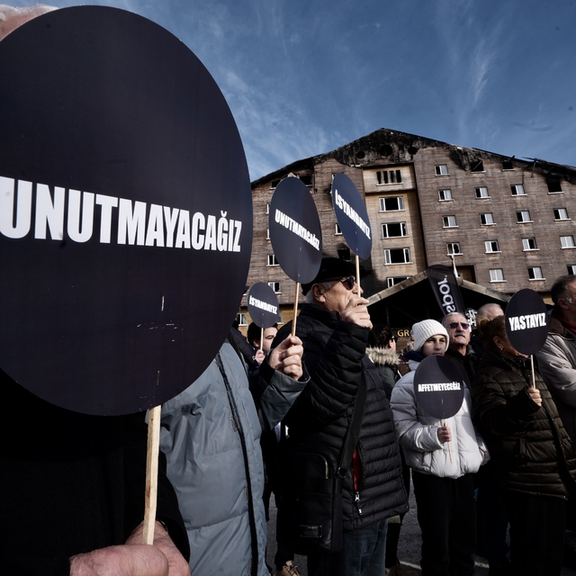 Kartalkaya'daki otel yangınında hayatını kaybedenler anıldı