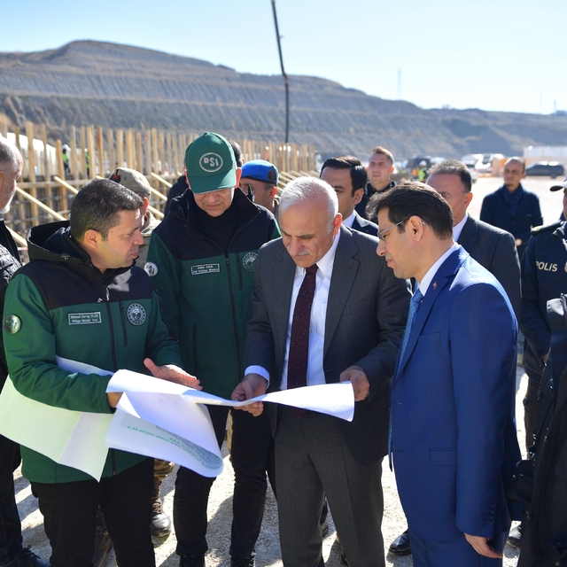 Diyarbakır Valisi Zorluoğlu, Silvan Barajı'nda incelemelerde bulundu