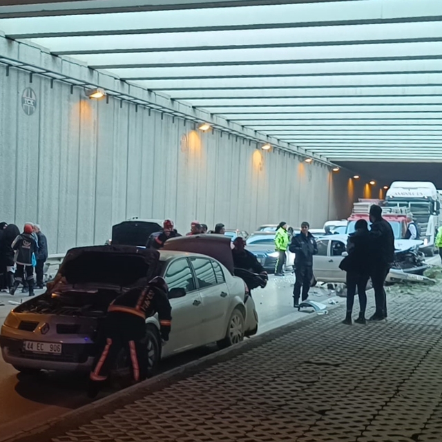 Malatya'da zincirleme trafik kazasında 7 kişi yaralandı