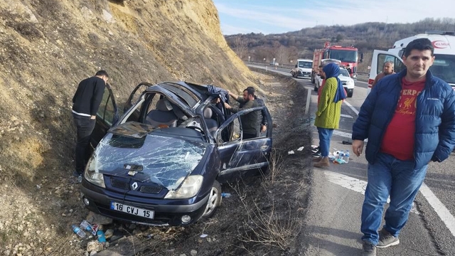 Çankırı'da devrilen otomobildeki 3 kişi yaralandı