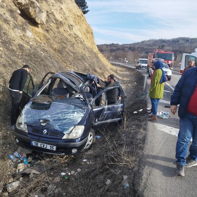 Çankırı'da devrilen otomobildeki 3 kişi yaralandı