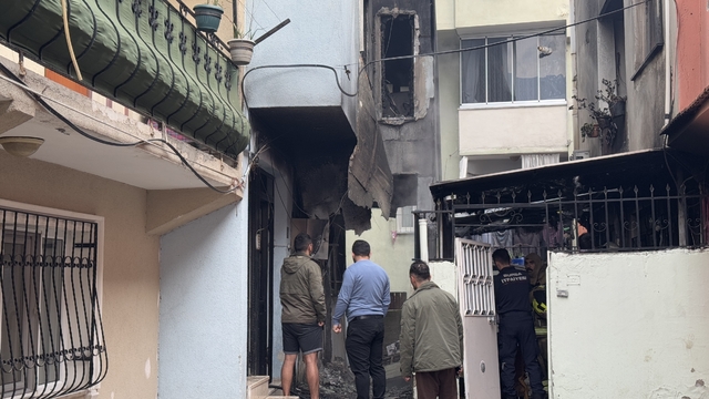 Bursa'da 4 katlı binada çıkan yangında hasar oluştu