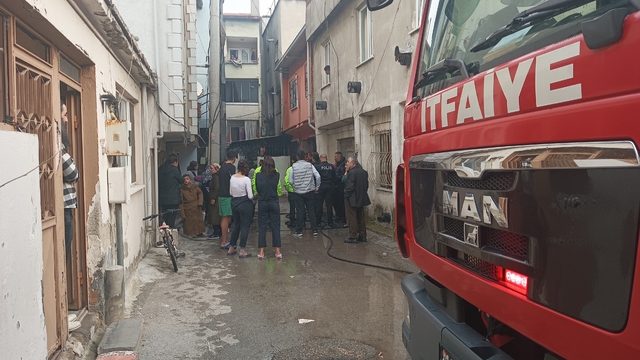 Bursa'da 4 katlı binada yangın