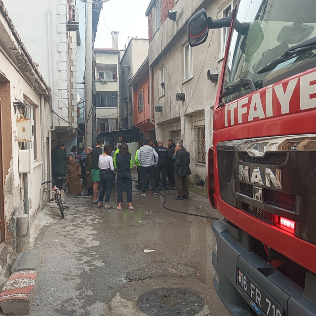 Bursa'da 4 katlı binada yangın