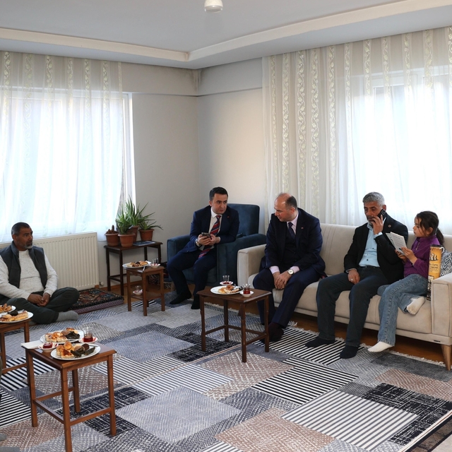 Giresun Valisi Serdengeçti, organları bağışlanan gencin ailesini ziyaret et...