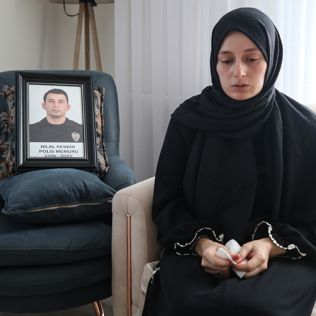 Bebeğine anne sütü götürürken kazada ölen polis memurunun eşi kızıyla hayat...