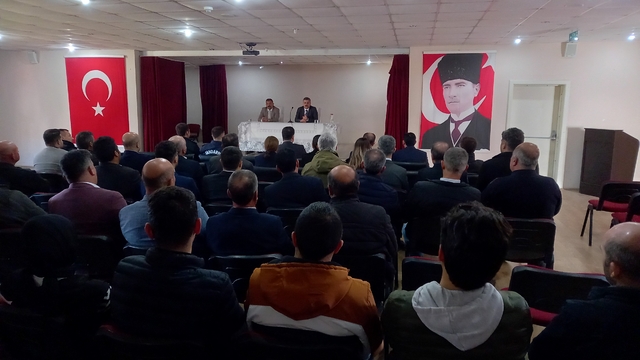 Kale Kaymakamı Gürbüz muhtarlarla buluştu