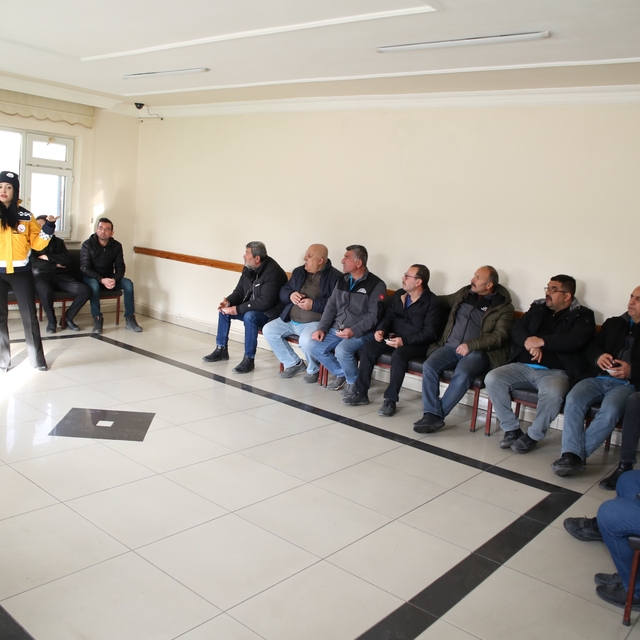 Tokat'ta "Fermuar sistemi ile yaşama yol ver" projesinde 32 kişiye eğitim v...