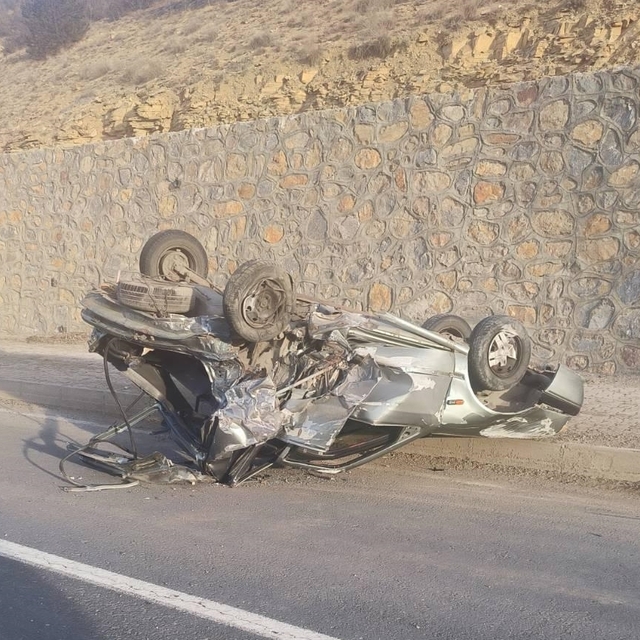 Gümüşhane'de iki otomobil çarpıştı, 3 kişi yaralandı